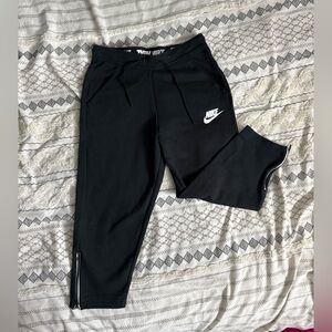Nike Capri Pants NWOT